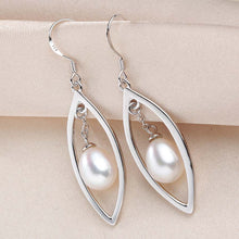 Load image into Gallery viewer, Long Pearl Earring