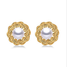Load image into Gallery viewer, Gold Stud Pearl Earring