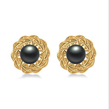 Load image into Gallery viewer, Gold Stud Pearl Earring