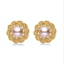 Load image into Gallery viewer, Gold Stud Pearl Earring