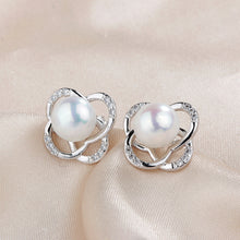 Load image into Gallery viewer, Heart Pearl Earring